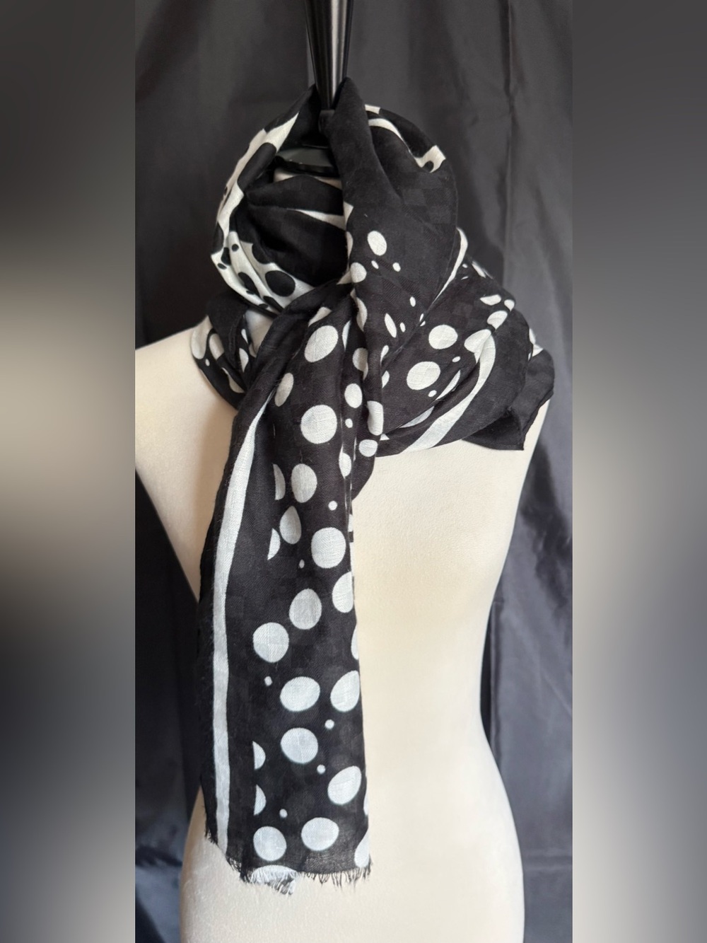 Black and White Polka Dot Women's Scarf/Wrap